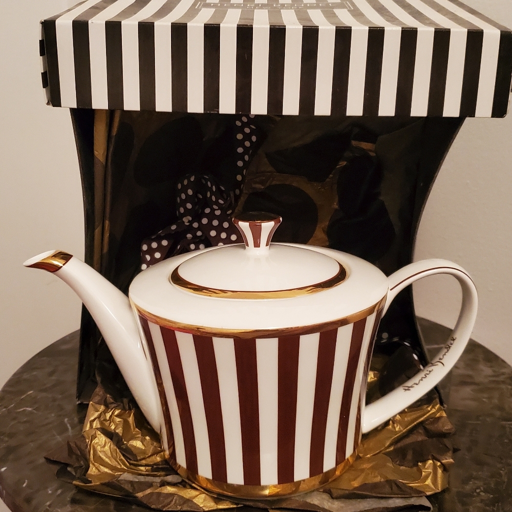 Henri bendel rare teapot